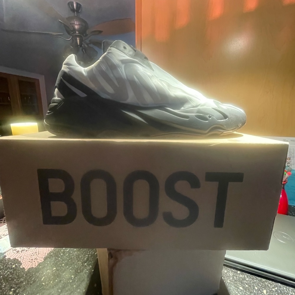 yeezys 700s